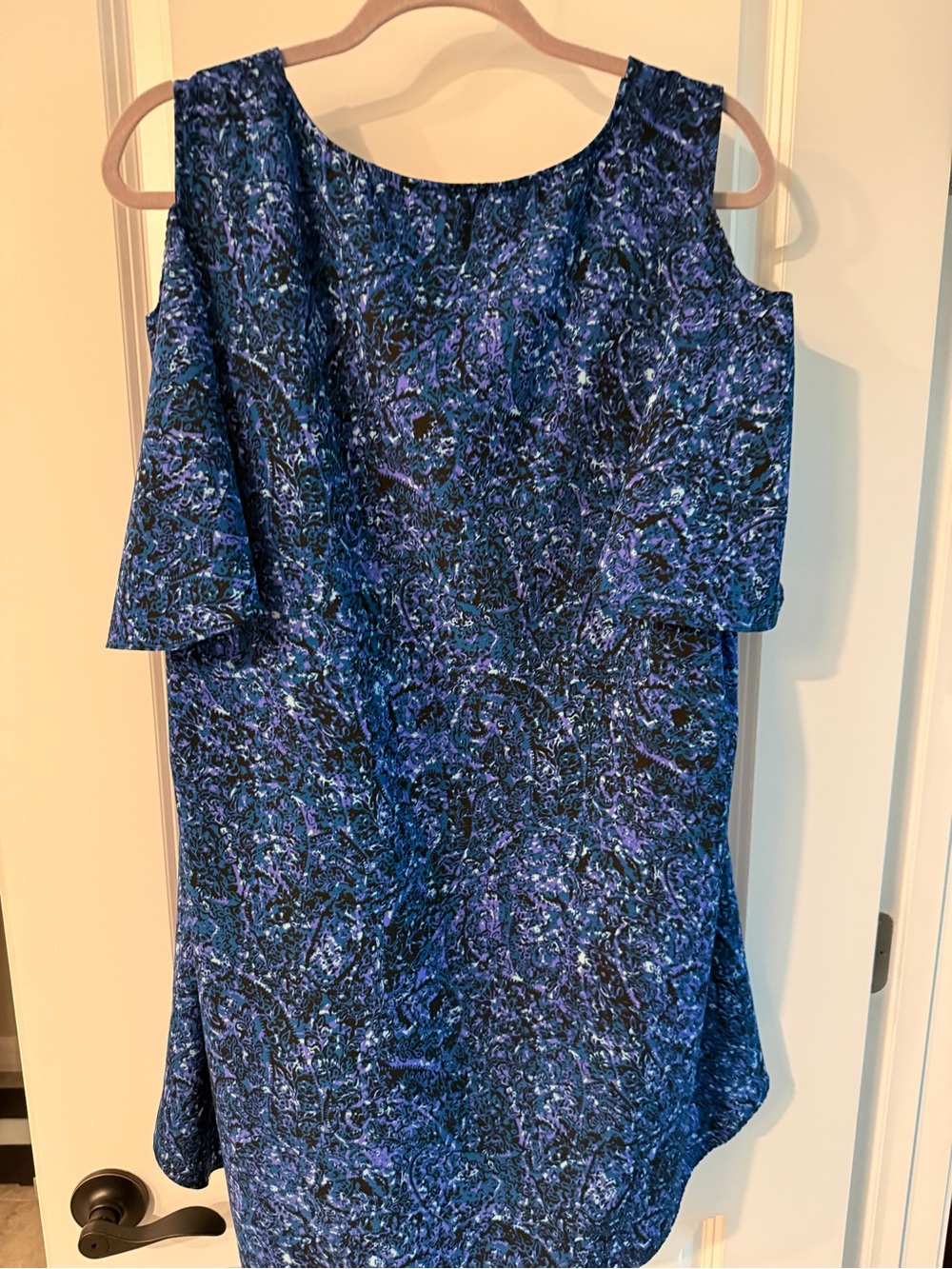 Cold-Shoulder Blouse in Deep Blue - Picture 2 of 4